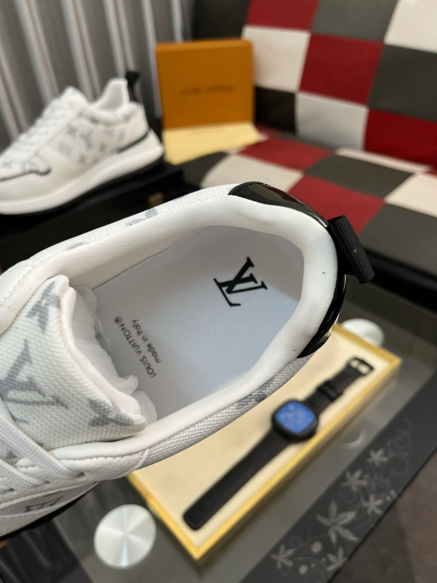 Men's men's shoes💰458⌚️⌚️ Loui* Vuitto* - Louis ** donkey's new color men's trainer sneakers, this LV Trainer sneaker is made of calfskin and breathable mesh, showing pure colors, the #54 logo on the back traces the brand's birth in 1854, the designer's handwritten brand logo embellishes one side, virgil Designed by abloh himself, it is a very commemorative sneaker. The new LV Louis Vuitton loui* vuitto* trainer sneaker low casual sports culture versatile basketball sneaker. Size: 38-444️⃣Colors available